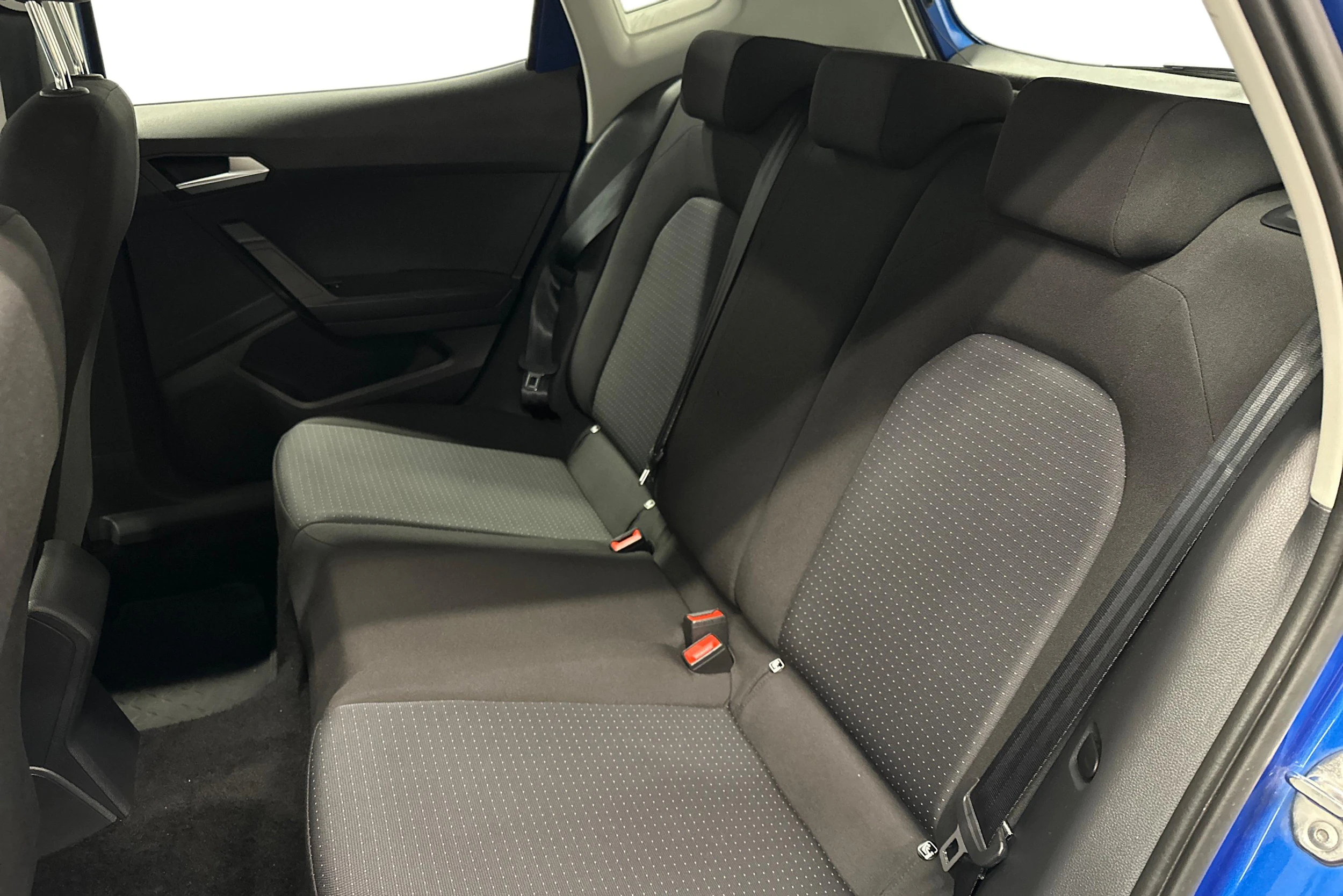 sininen SEAT Arona 2024 kuva 8.