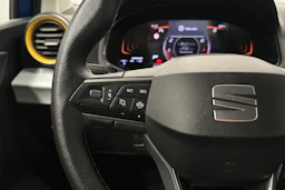 sininen SEAT Arona 2024 kuva 11.