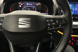 sininen SEAT Arona 2024 kuva 12.
