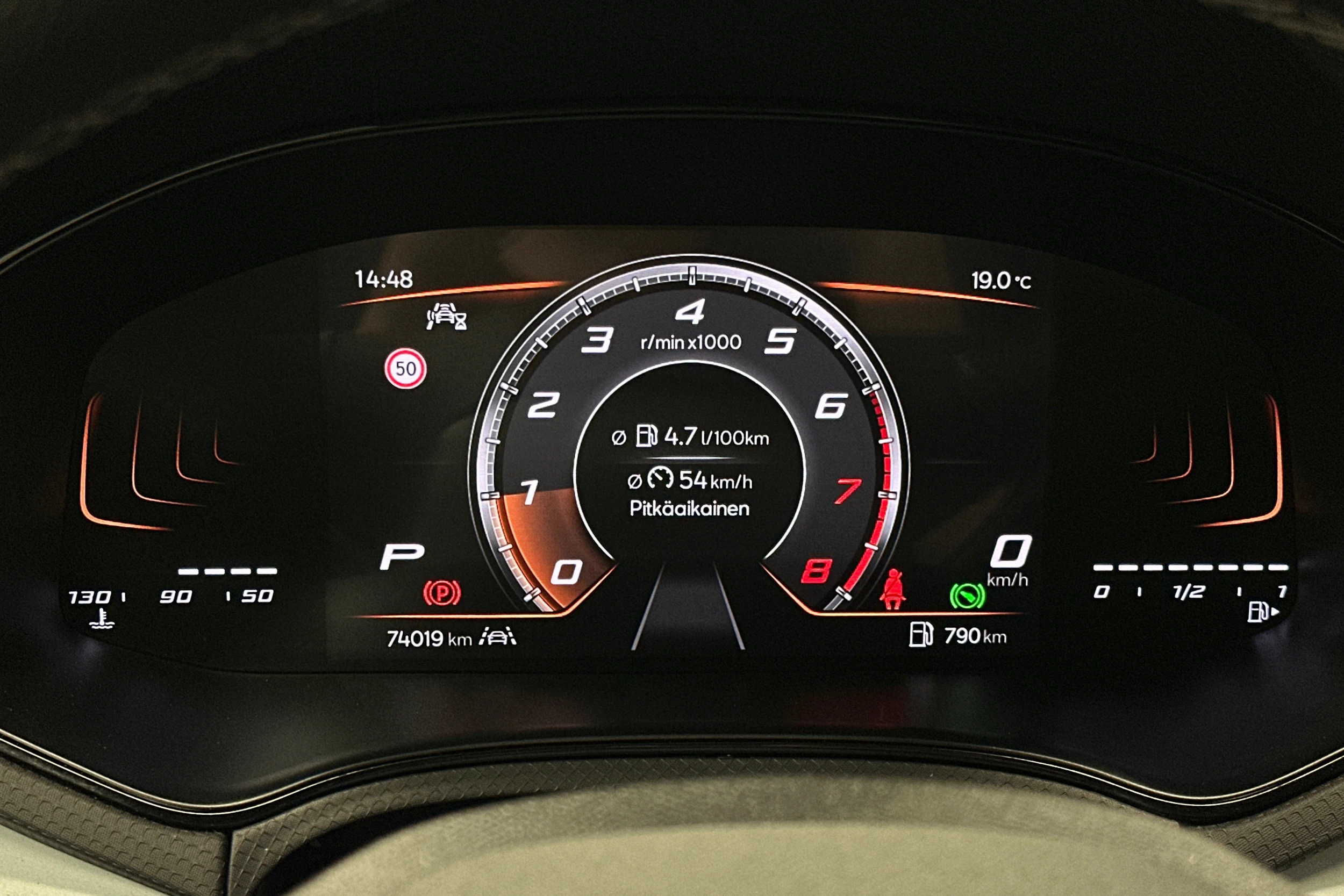 sininen SEAT Arona 2024 kuva 13.
