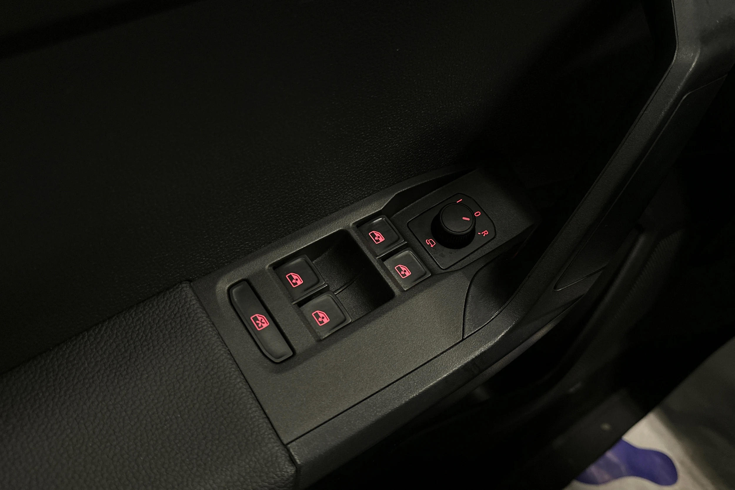 sininen SEAT Arona 2024 kuva 15.
