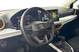 harmaa SEAT Arona 2024 kuva 6.