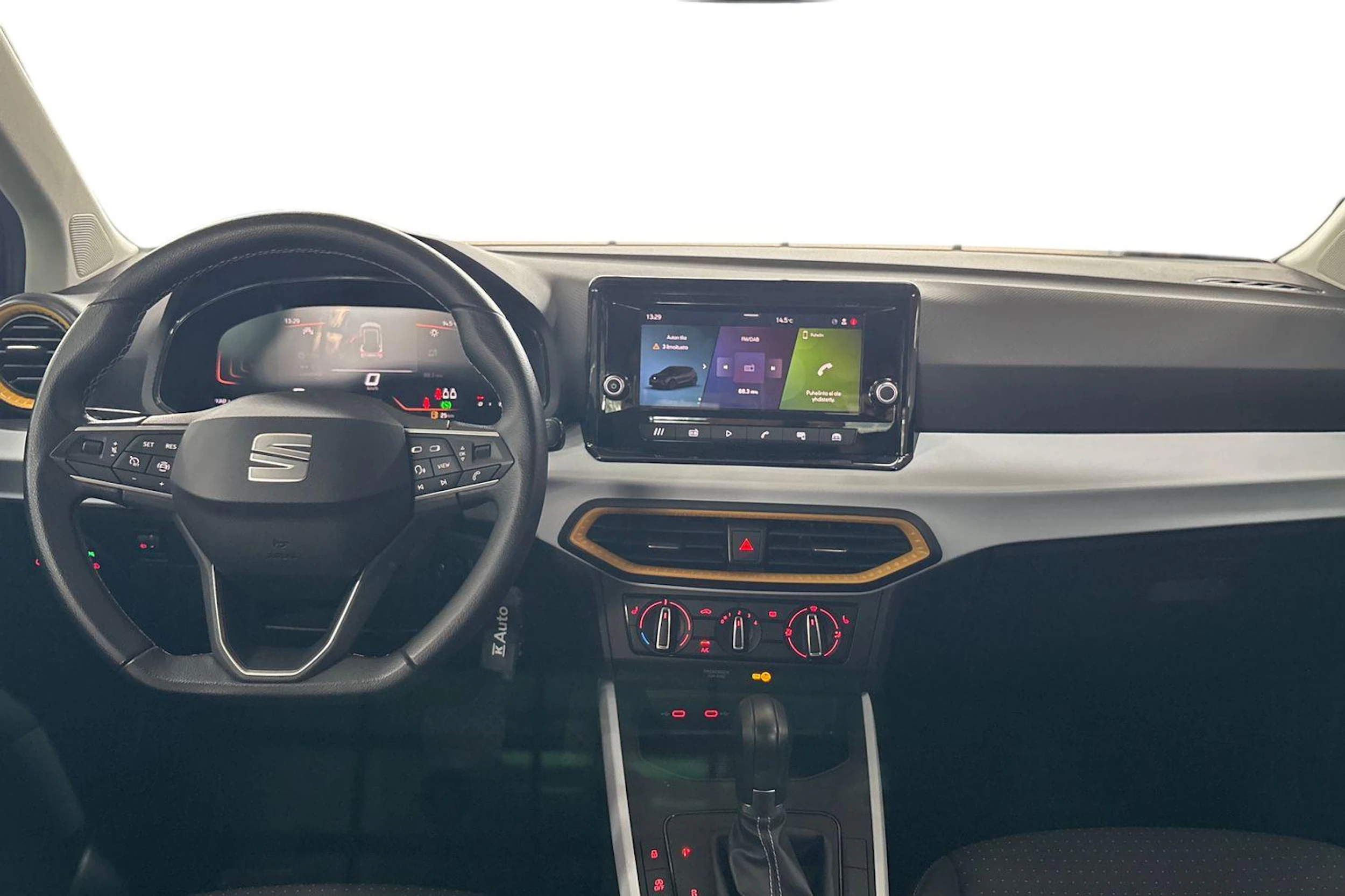 harmaa SEAT Arona 2024 kuva 7.
