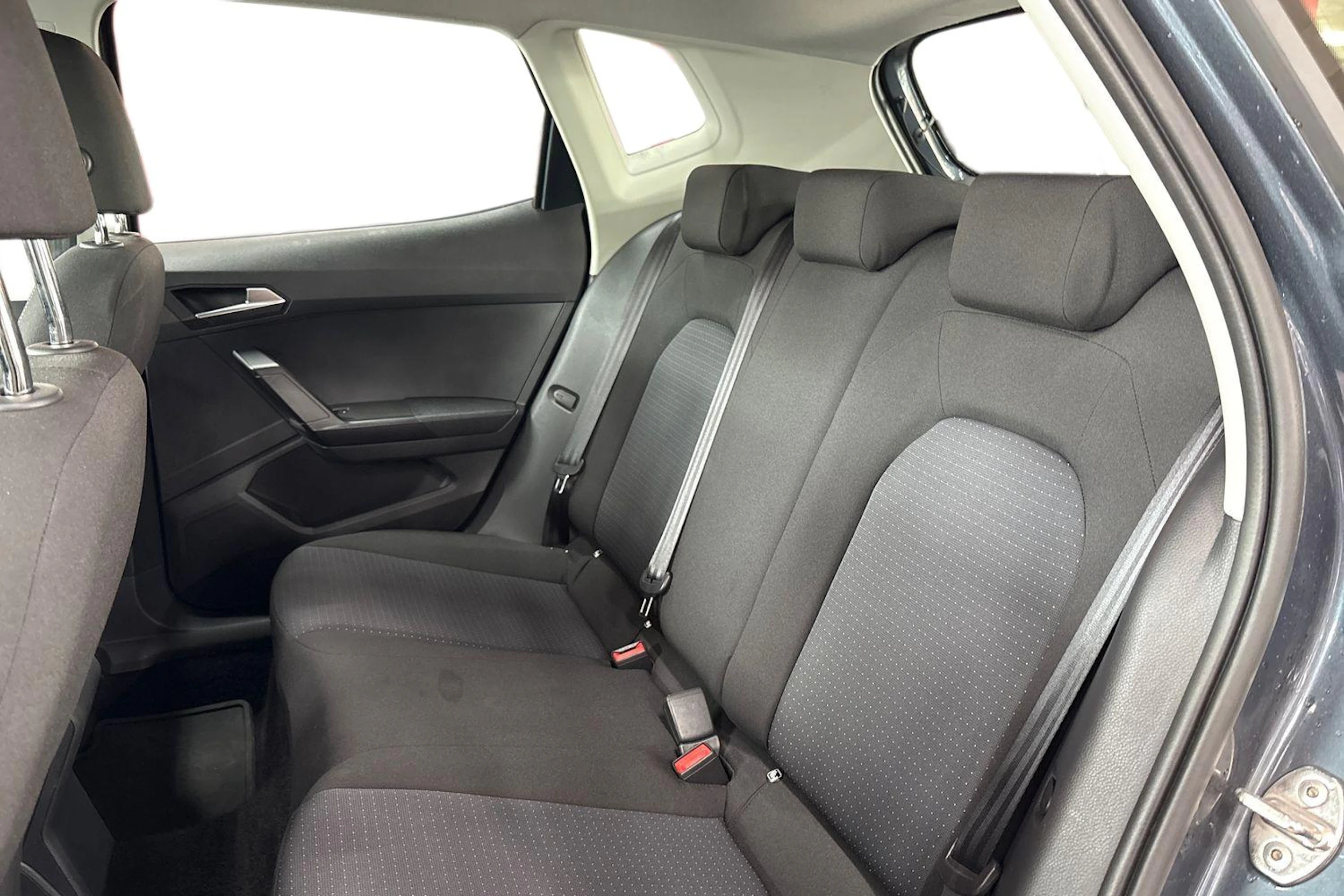 harmaa SEAT Arona 2024 kuva 8.