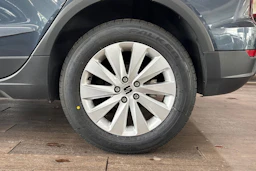 harmaa SEAT Arona 2024 kuva 10.