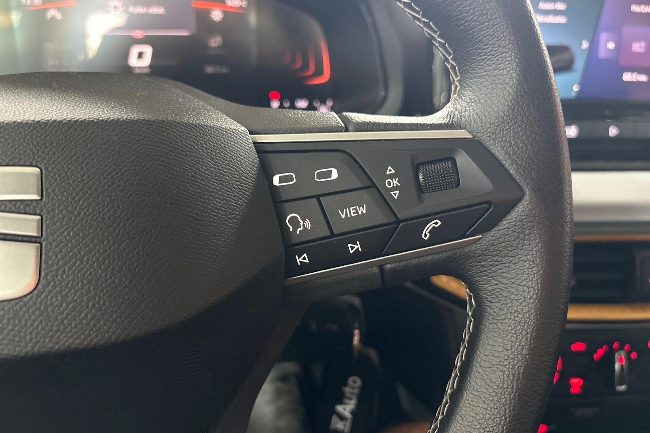 harmaa SEAT Arona 2024 kuva 12.