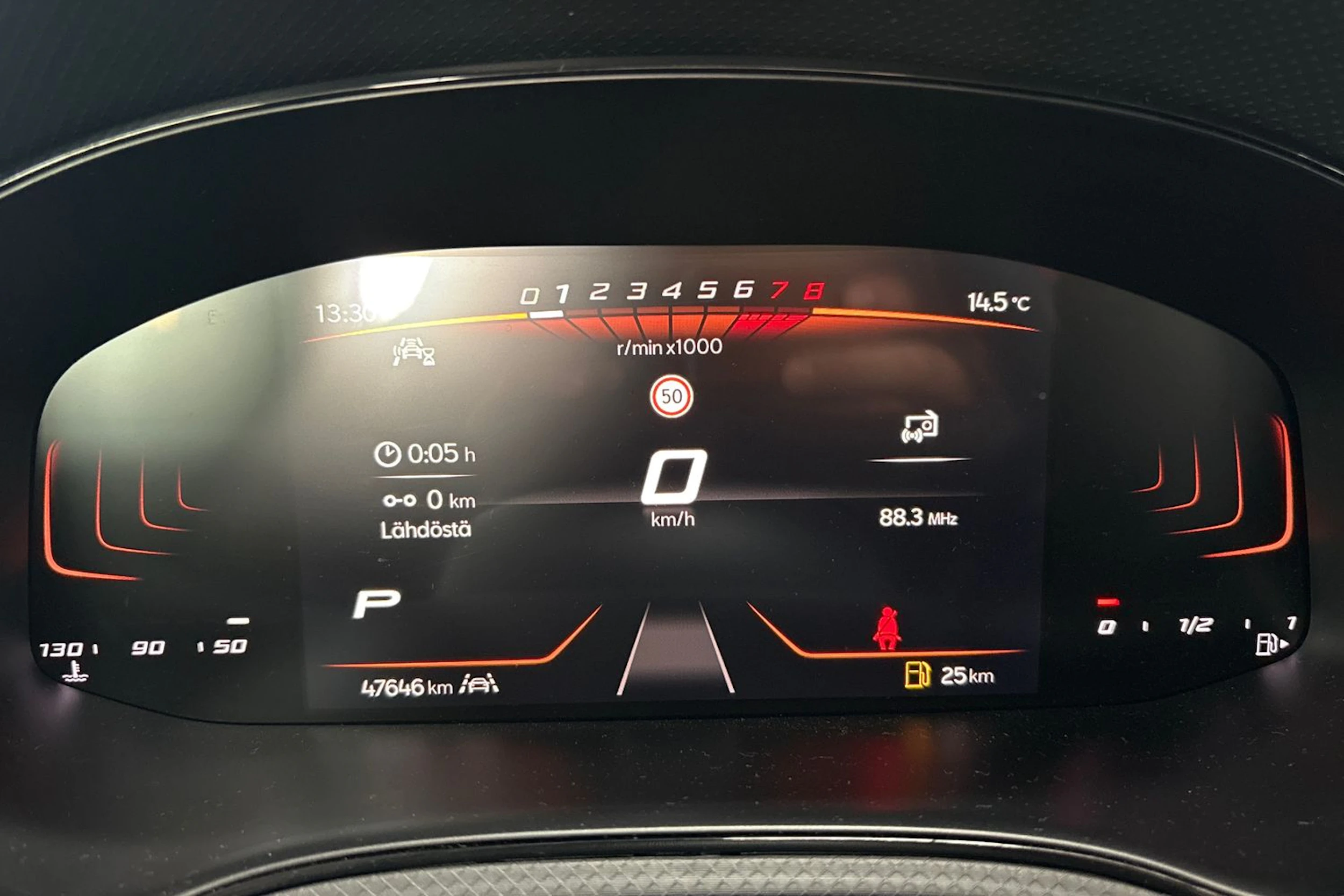 harmaa SEAT Arona 2024 kuva 13.