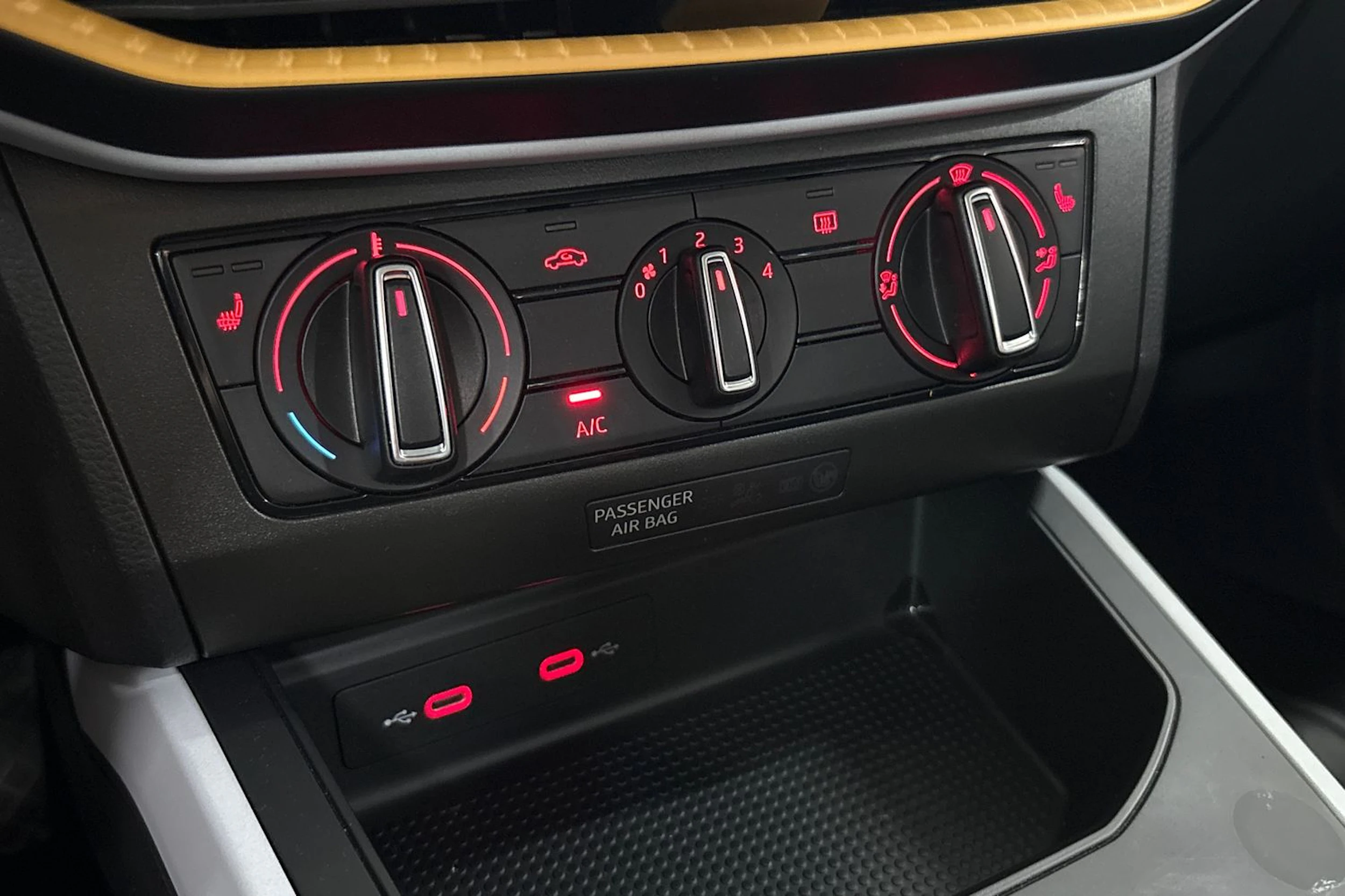 harmaa SEAT Arona 2024 kuva 18.