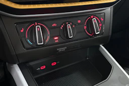 harmaa SEAT Arona 2024 kuva 18.