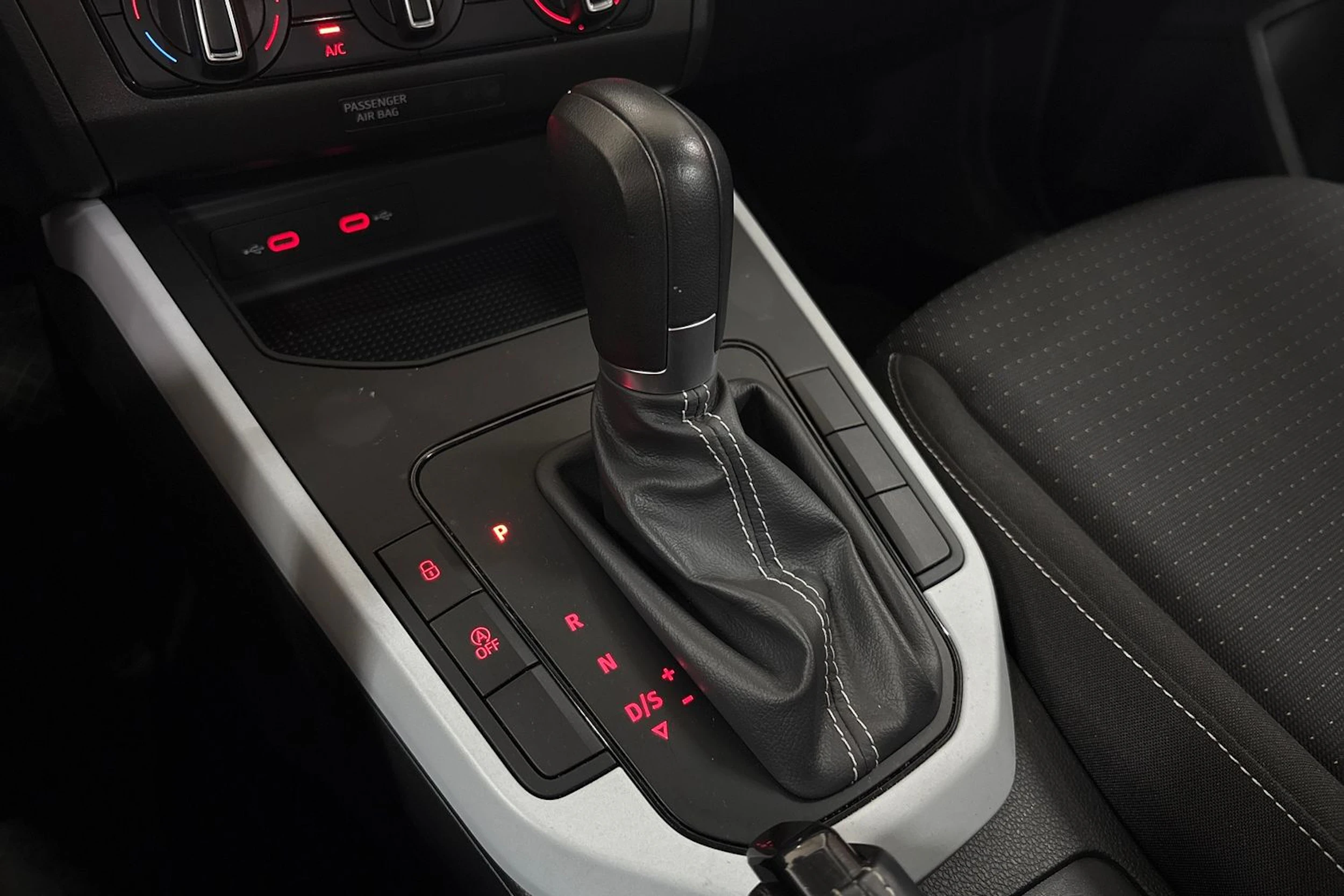 harmaa SEAT Arona 2024 kuva 19.