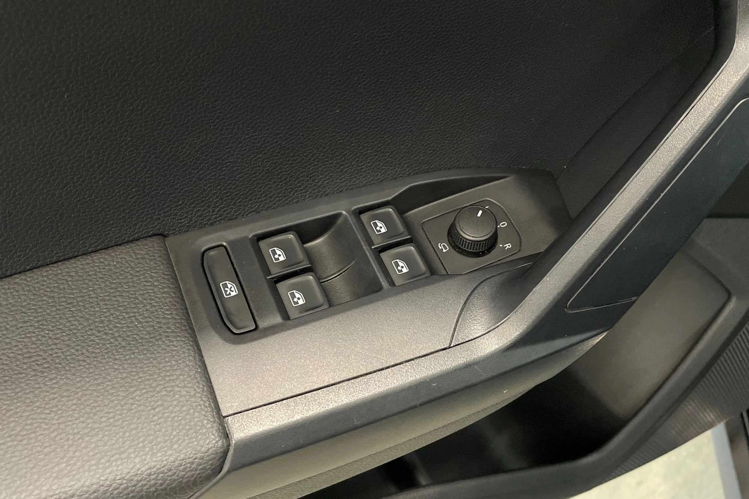 musta SEAT Arona 2024 kuva 25.