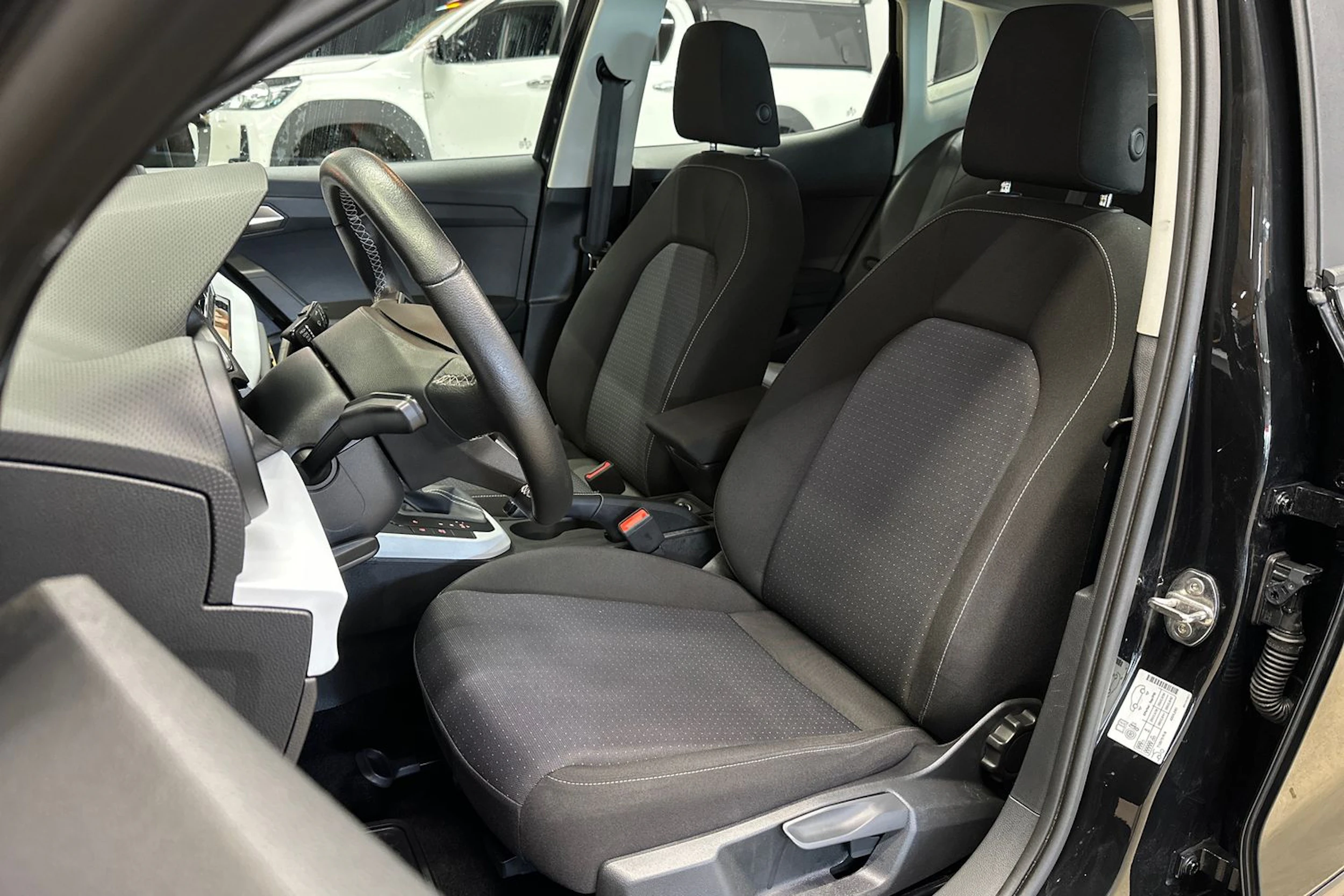 musta SEAT Arona 2024 kuva 10.