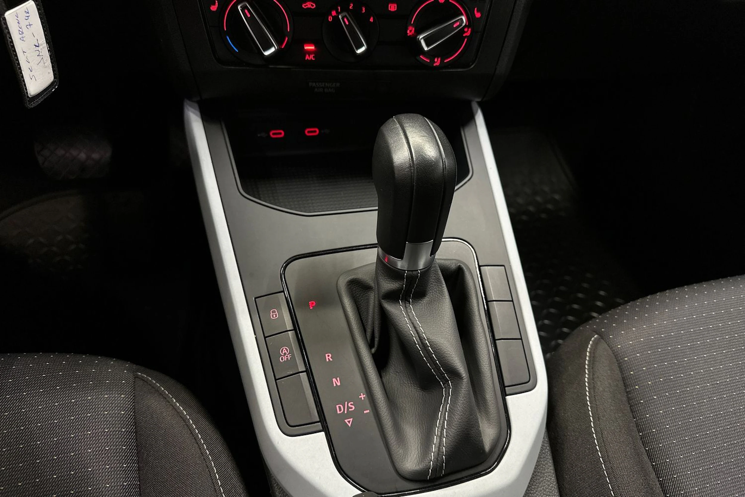 musta SEAT Arona 2024 kuva 14.