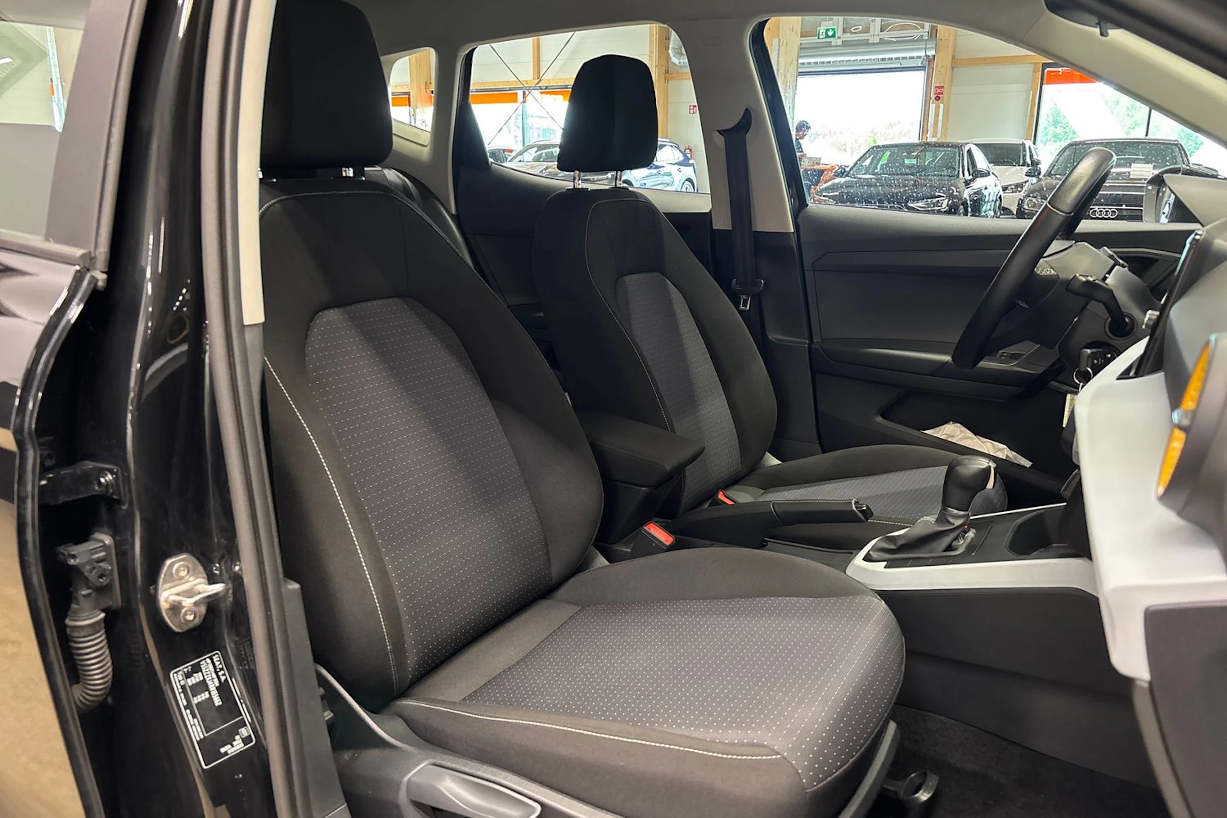 musta SEAT Arona 2024 kuva 10.