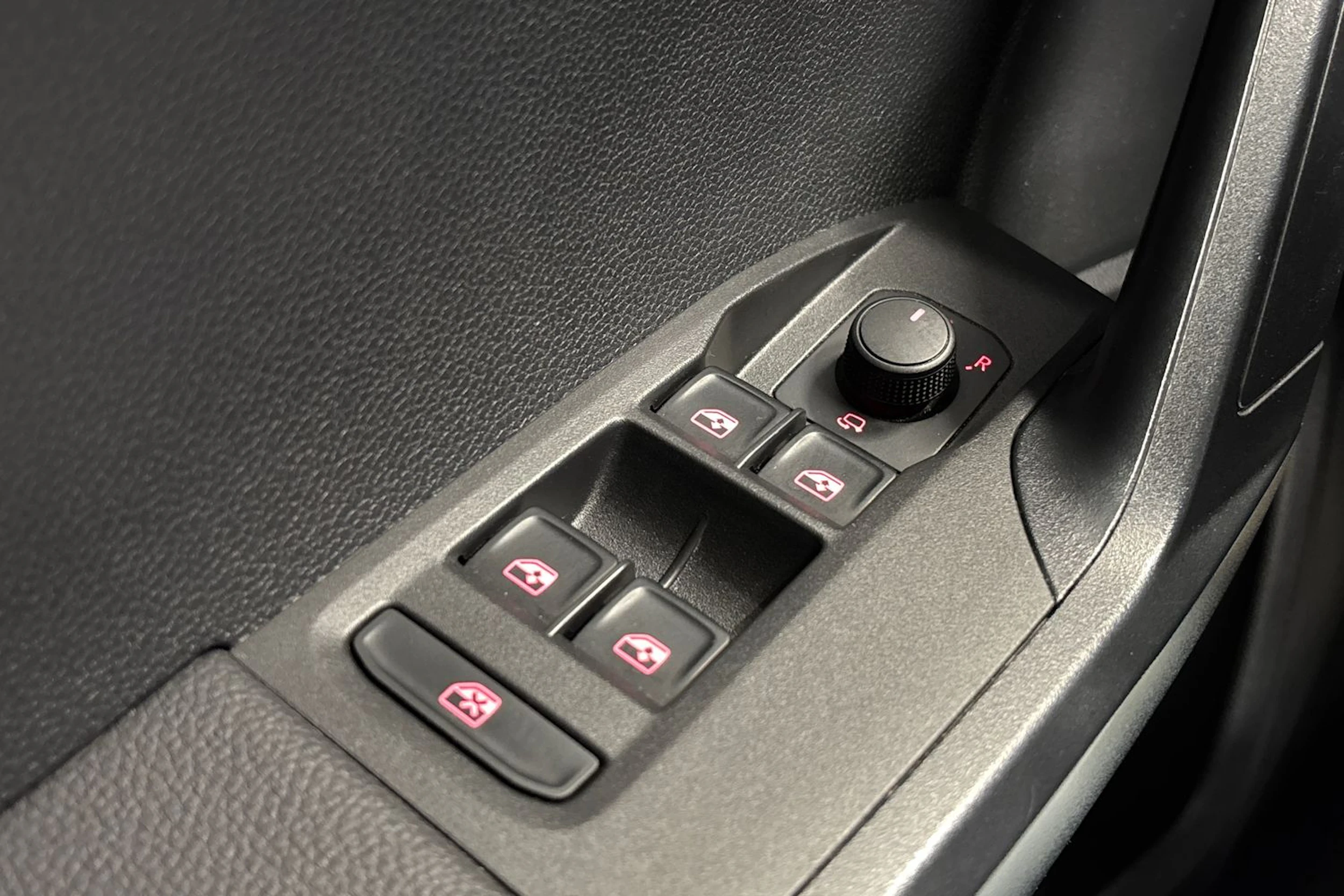 musta SEAT Arona 2024 kuva 12.