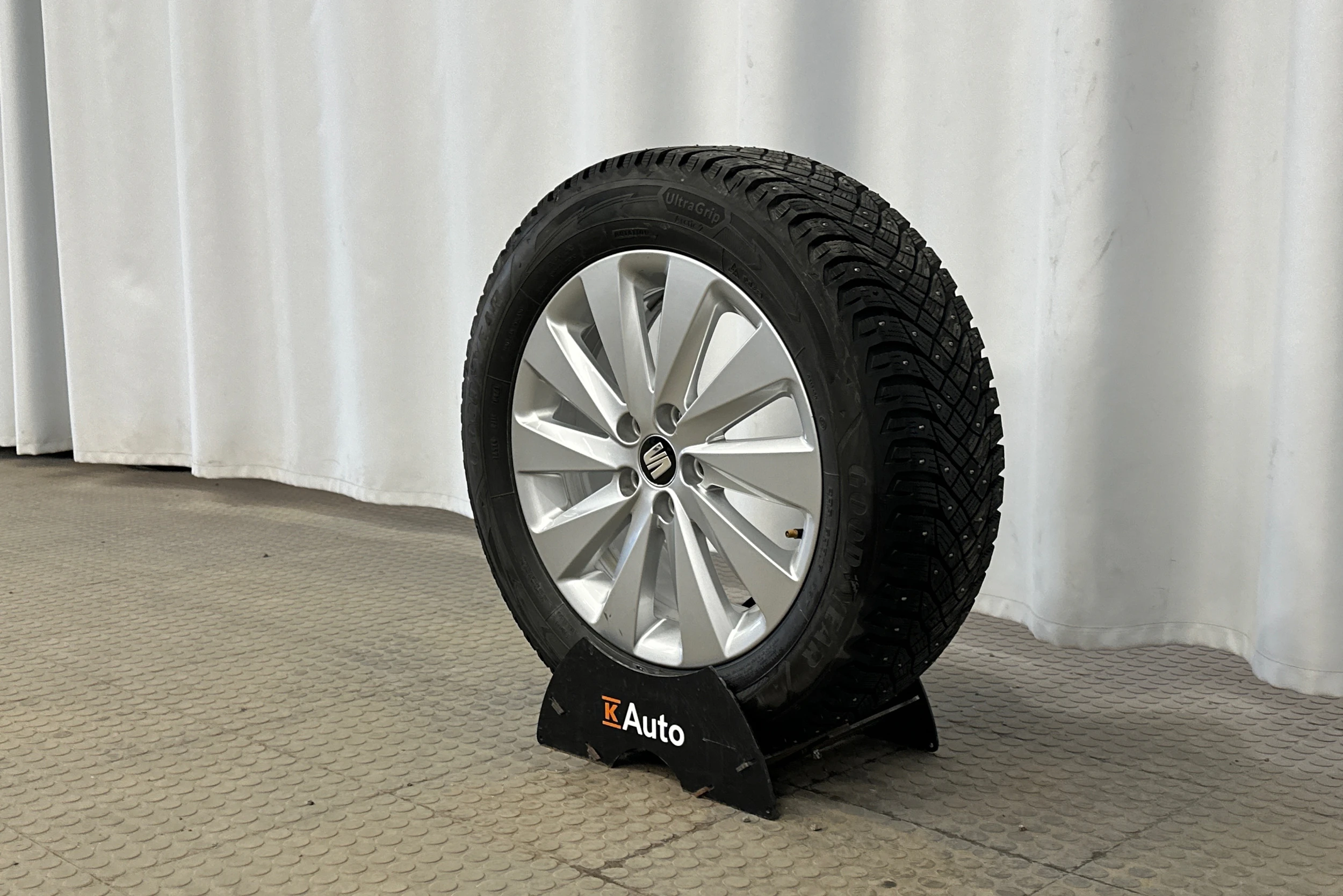 sininen SEAT Arona 2024 kuva 13.