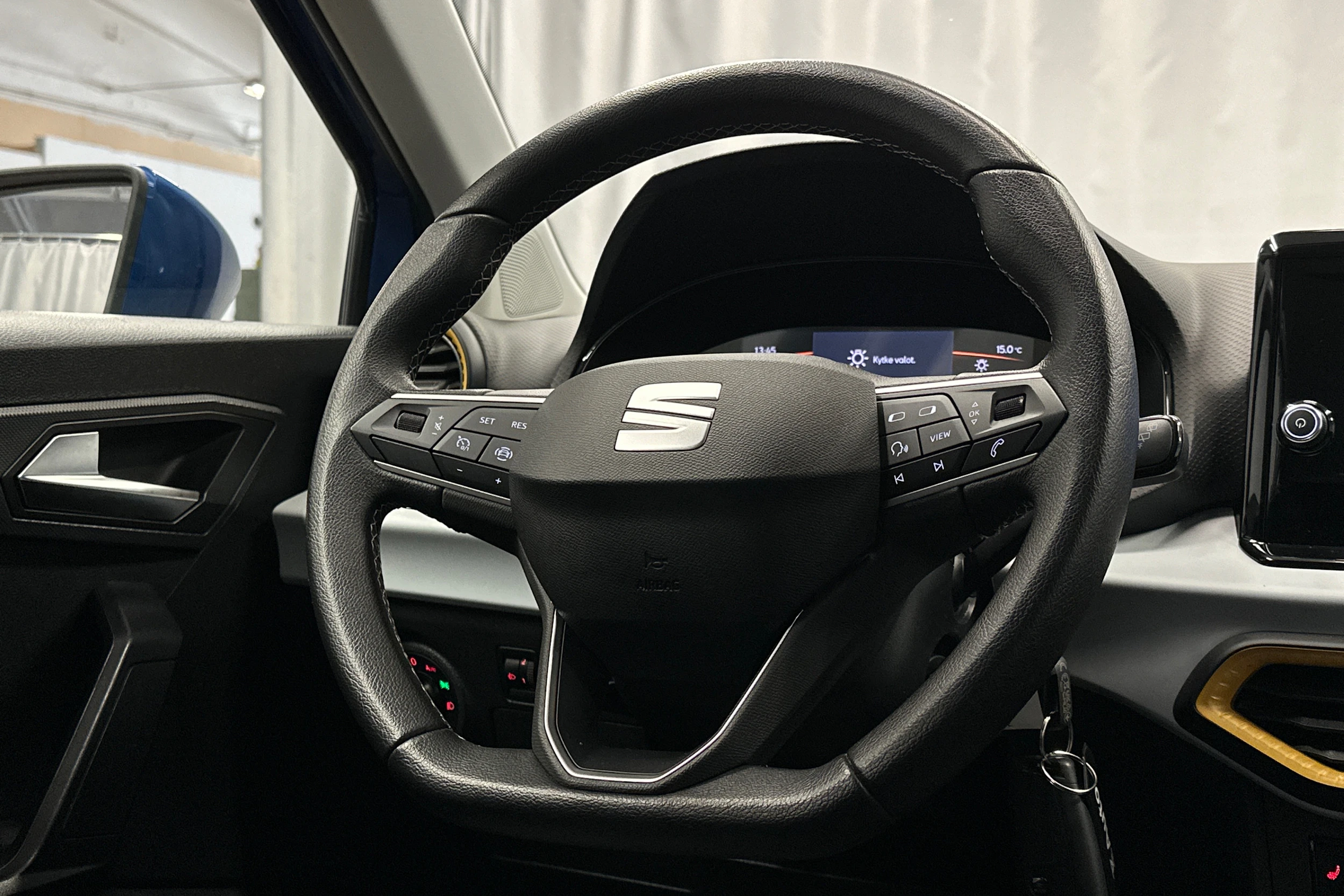 sininen SEAT Arona 2024 kuva 17.