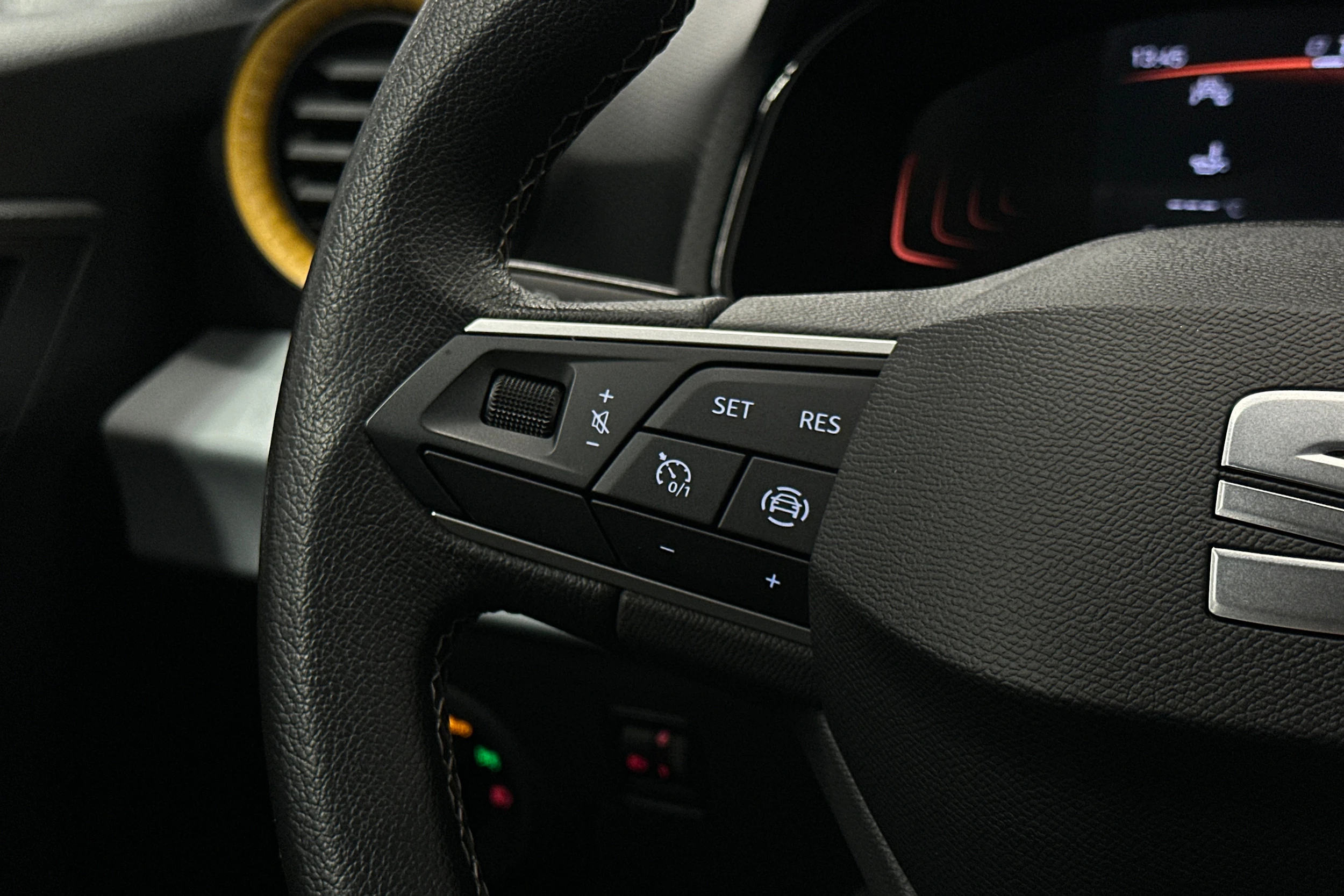 sininen SEAT Arona 2024 kuva 18.