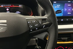 sininen SEAT Arona 2024 kuva 19.