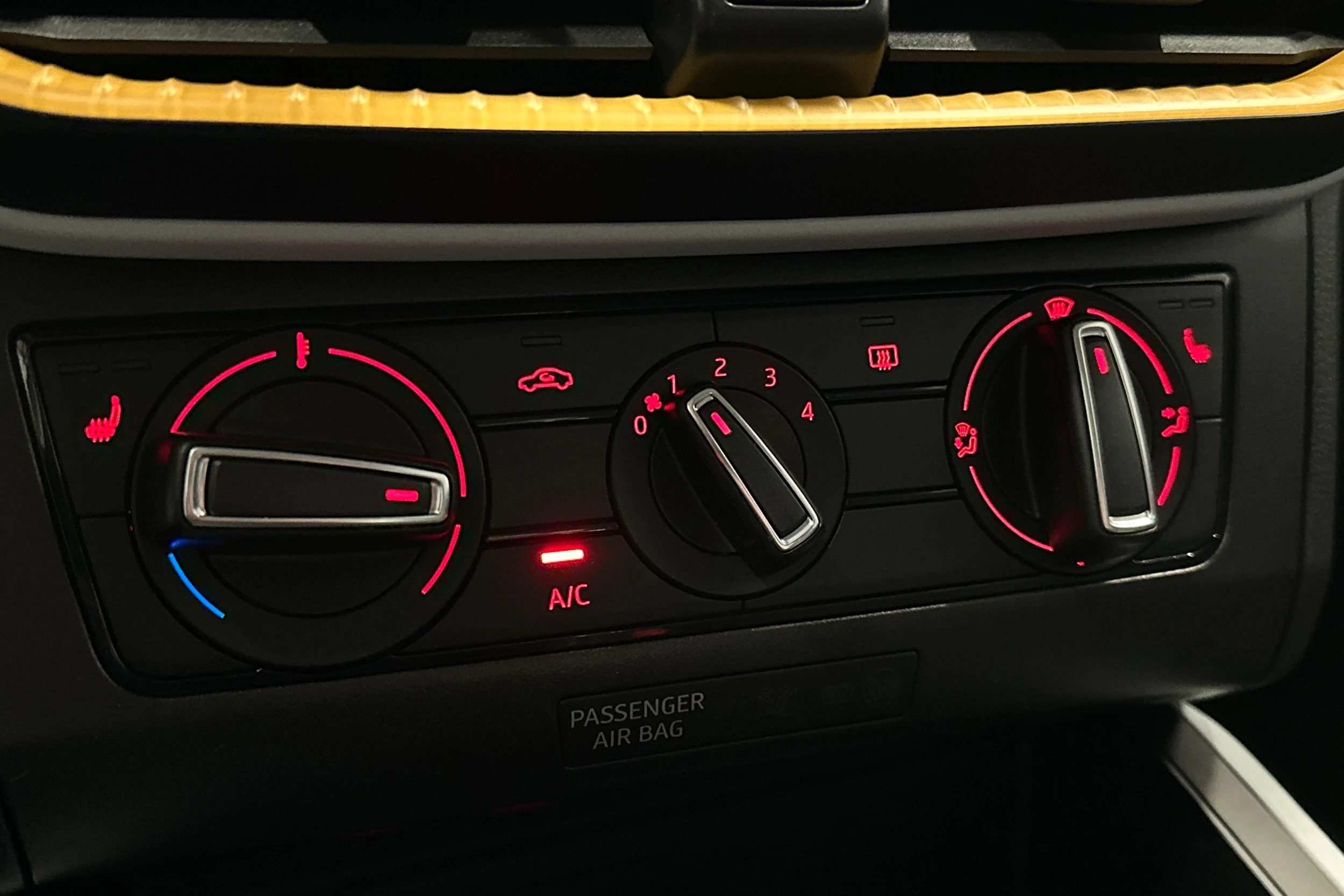 sininen SEAT Arona 2024 kuva 23.
