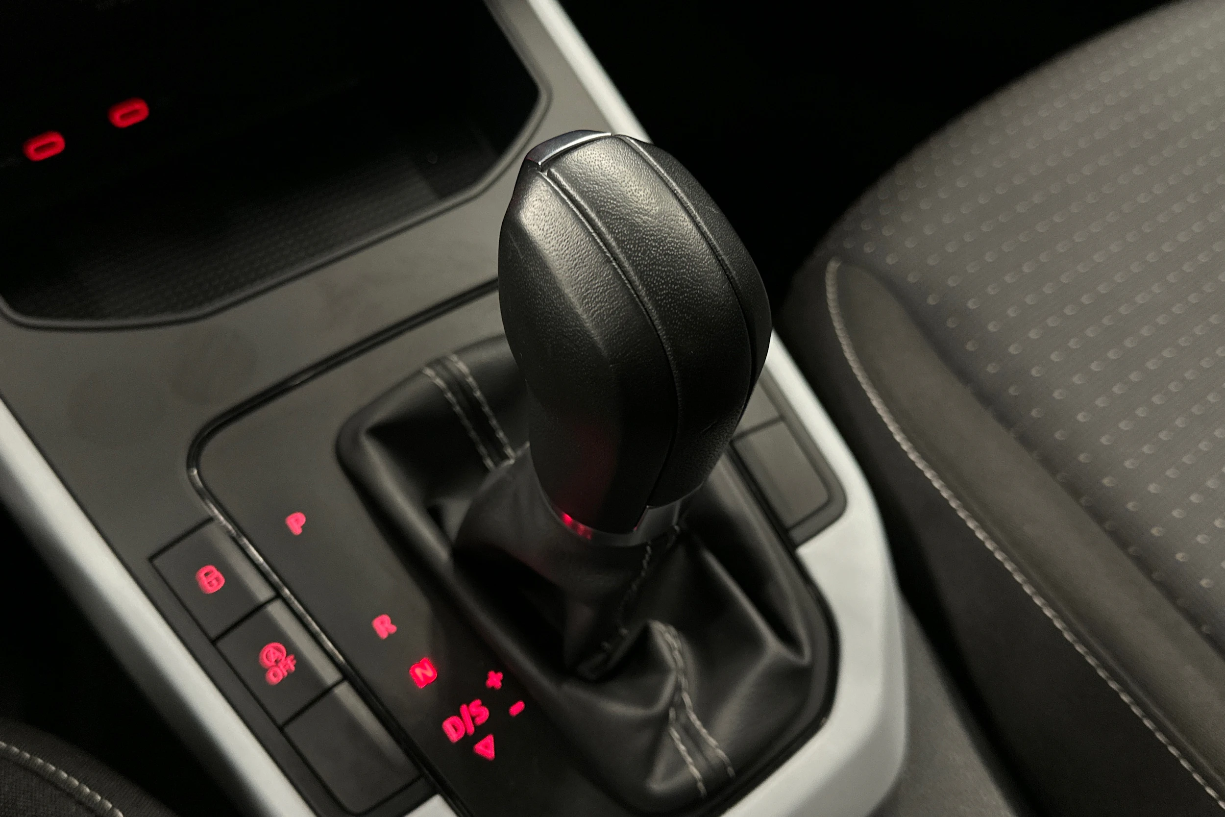 sininen SEAT Arona 2024 kuva 24.