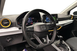 harmaa SEAT Arona 2024 kuva 6.