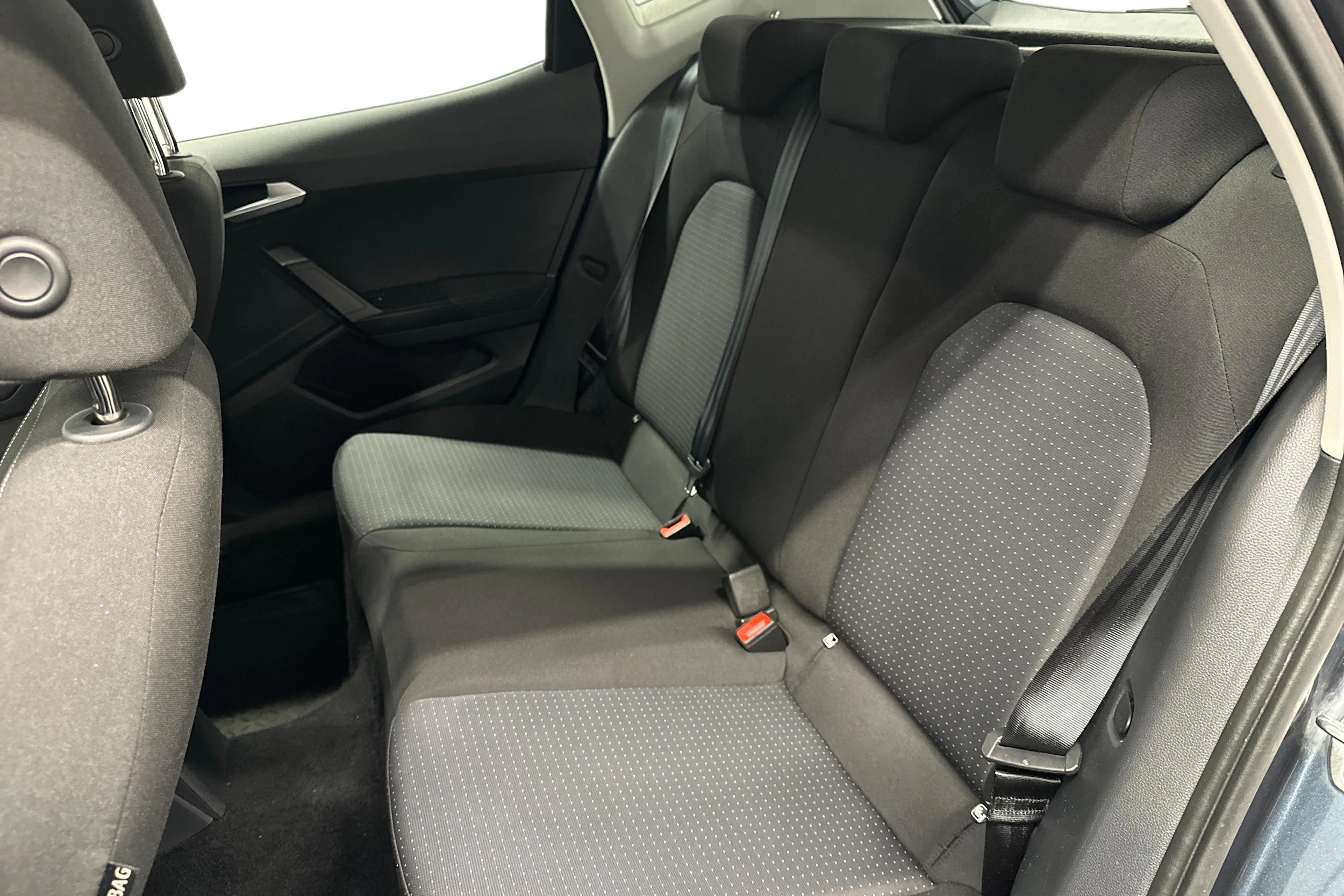 harmaa SEAT Arona 2024 kuva 8.