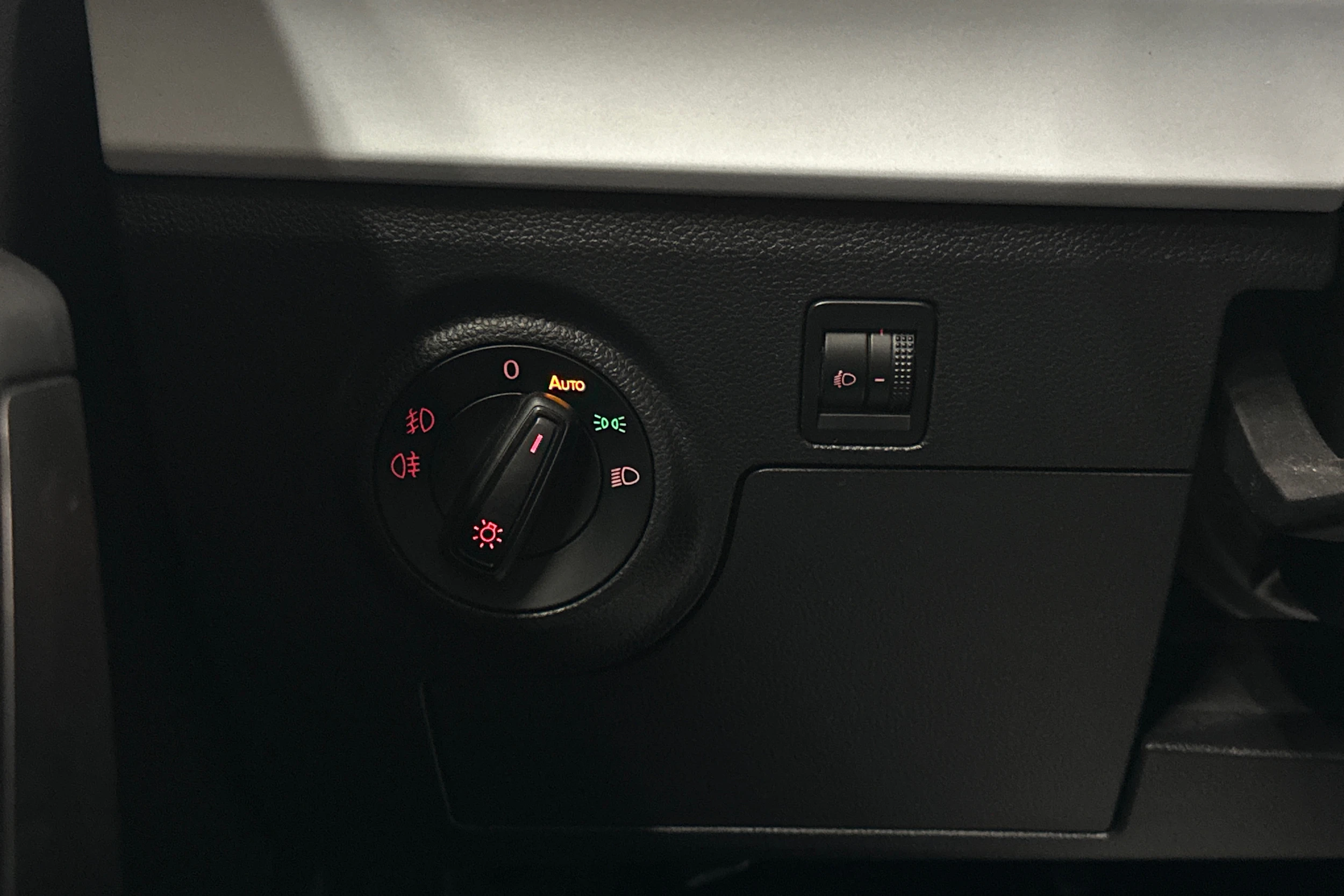 harmaa SEAT Arona 2024 kuva 14.