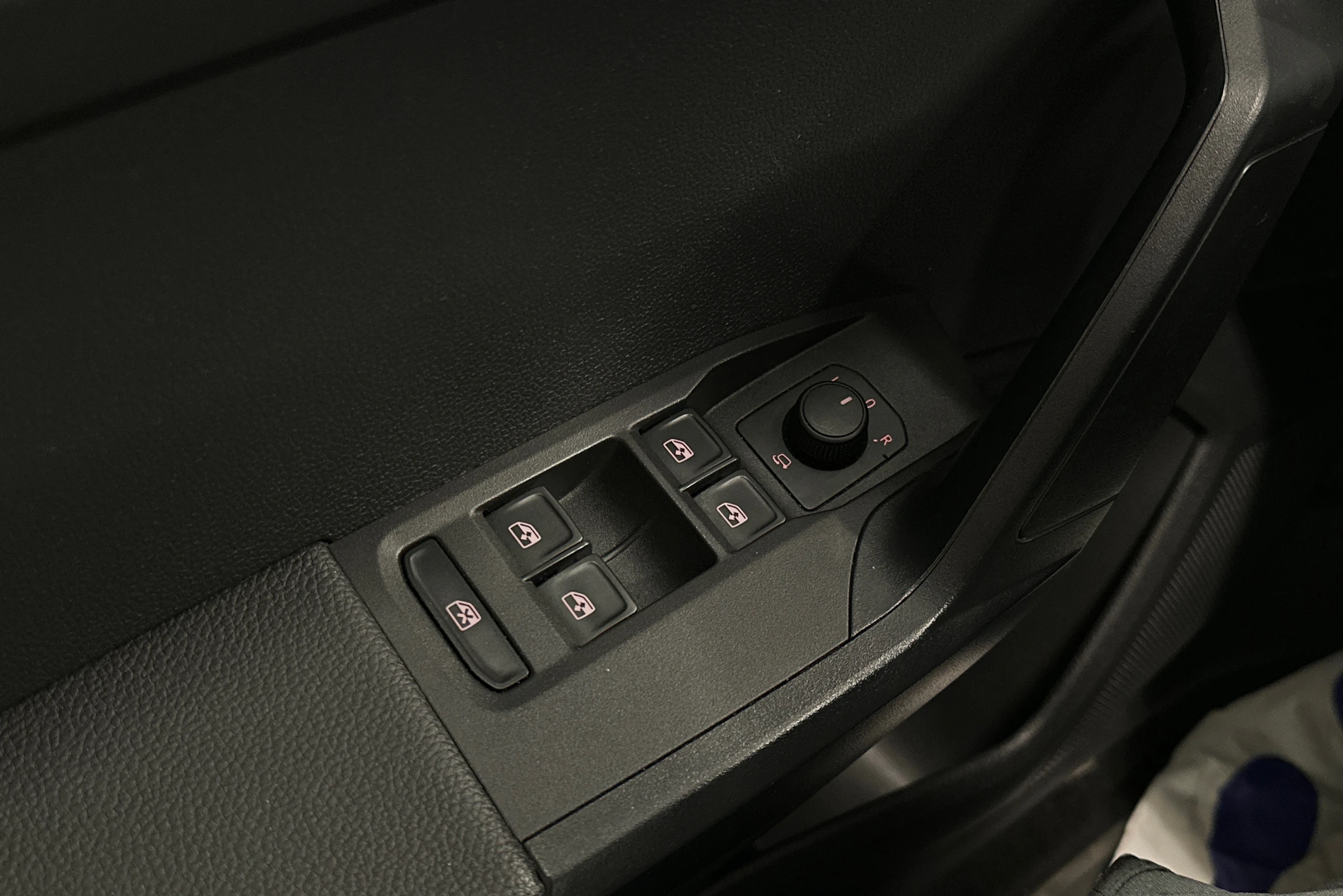 harmaa SEAT Arona 2024 kuva 15.