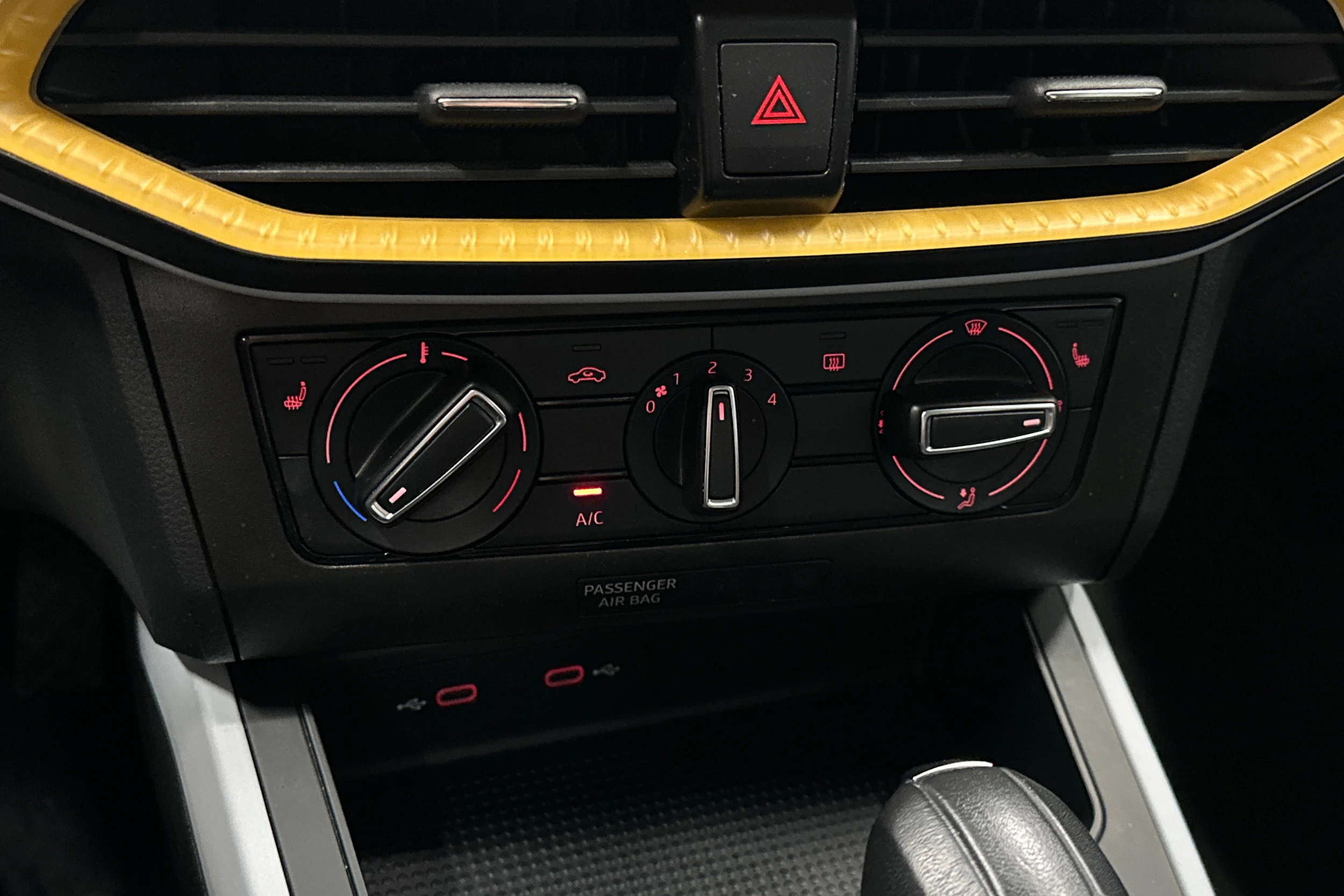 harmaa SEAT Arona 2024 kuva 27.