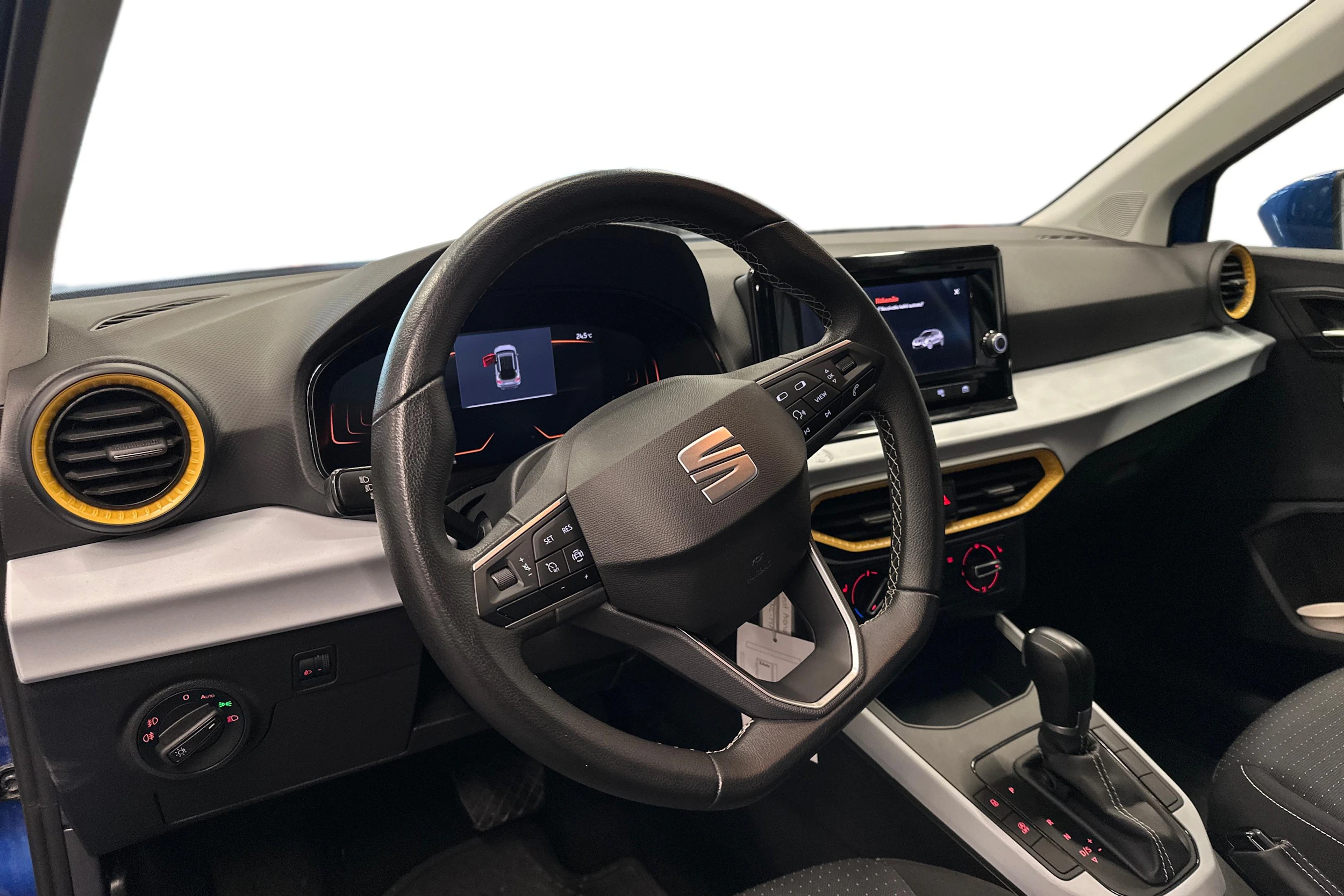 sininen SEAT Arona 2024 kuva 3.