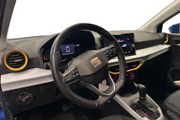 sininen SEAT Arona 2024 kuva 3.