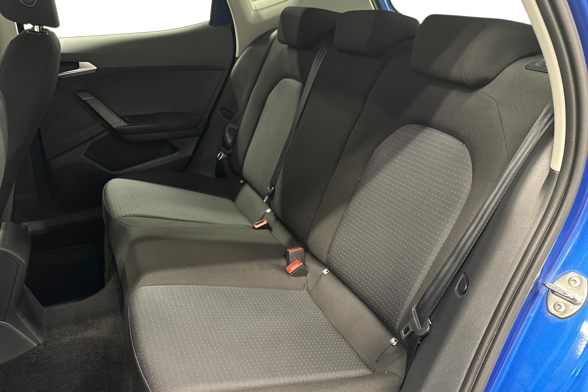 sininen SEAT Arona 2024 kuva 8.