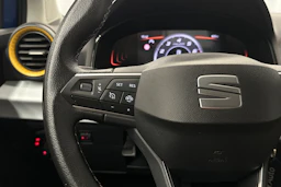 sininen SEAT Arona 2024 kuva 11.