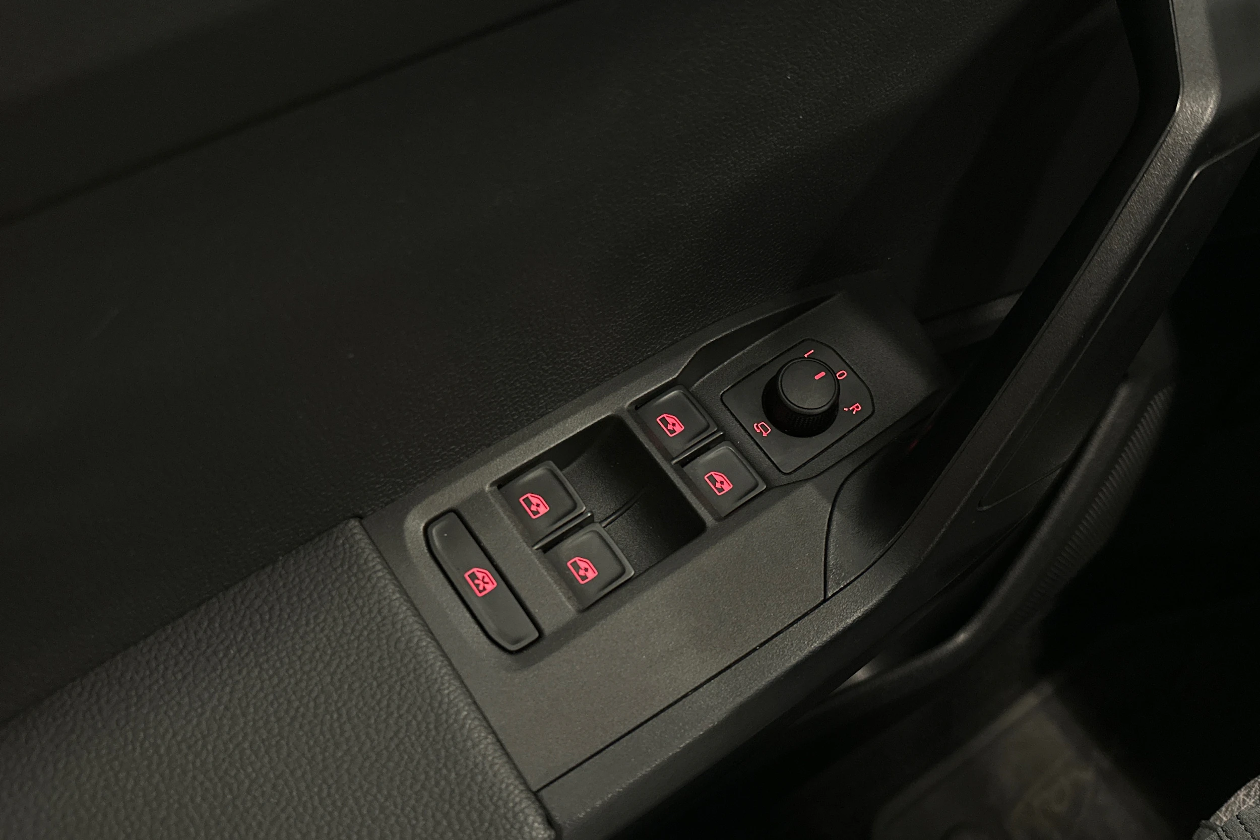 sininen SEAT Arona 2024 kuva 15.