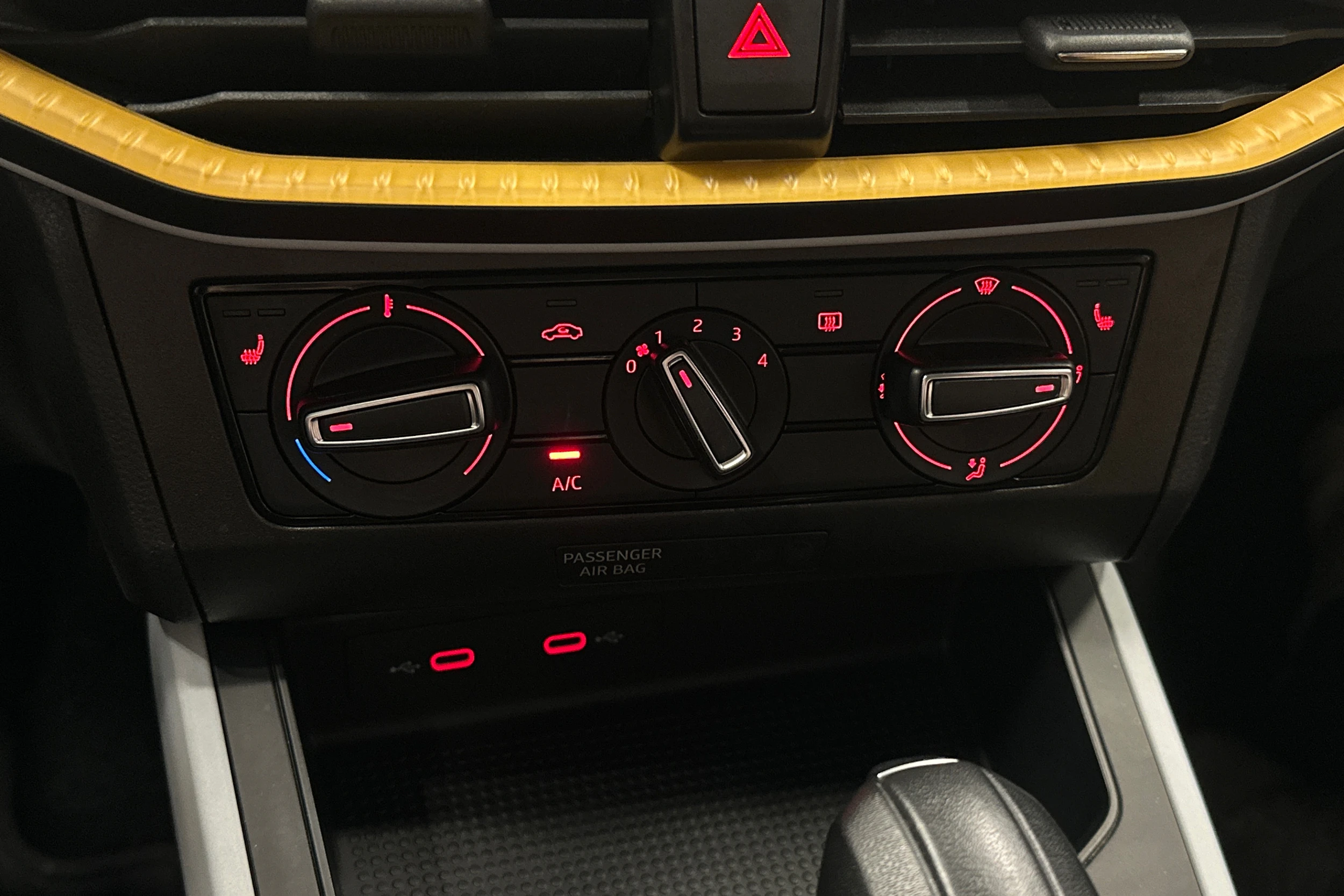 sininen SEAT Arona 2024 kuva 28.