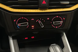sininen SEAT Arona 2024 kuva 28.