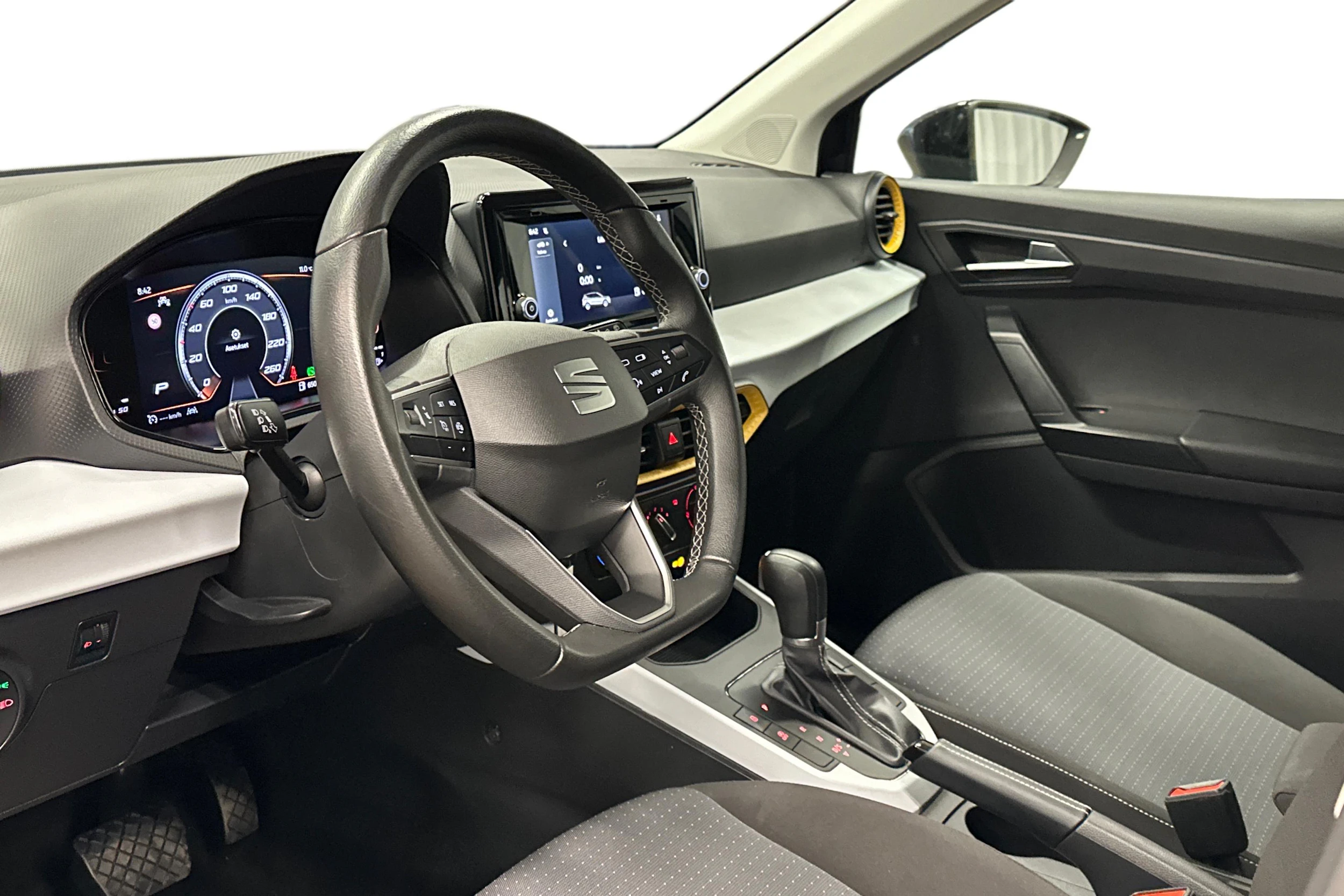 musta SEAT Arona 2024 kuva 8.