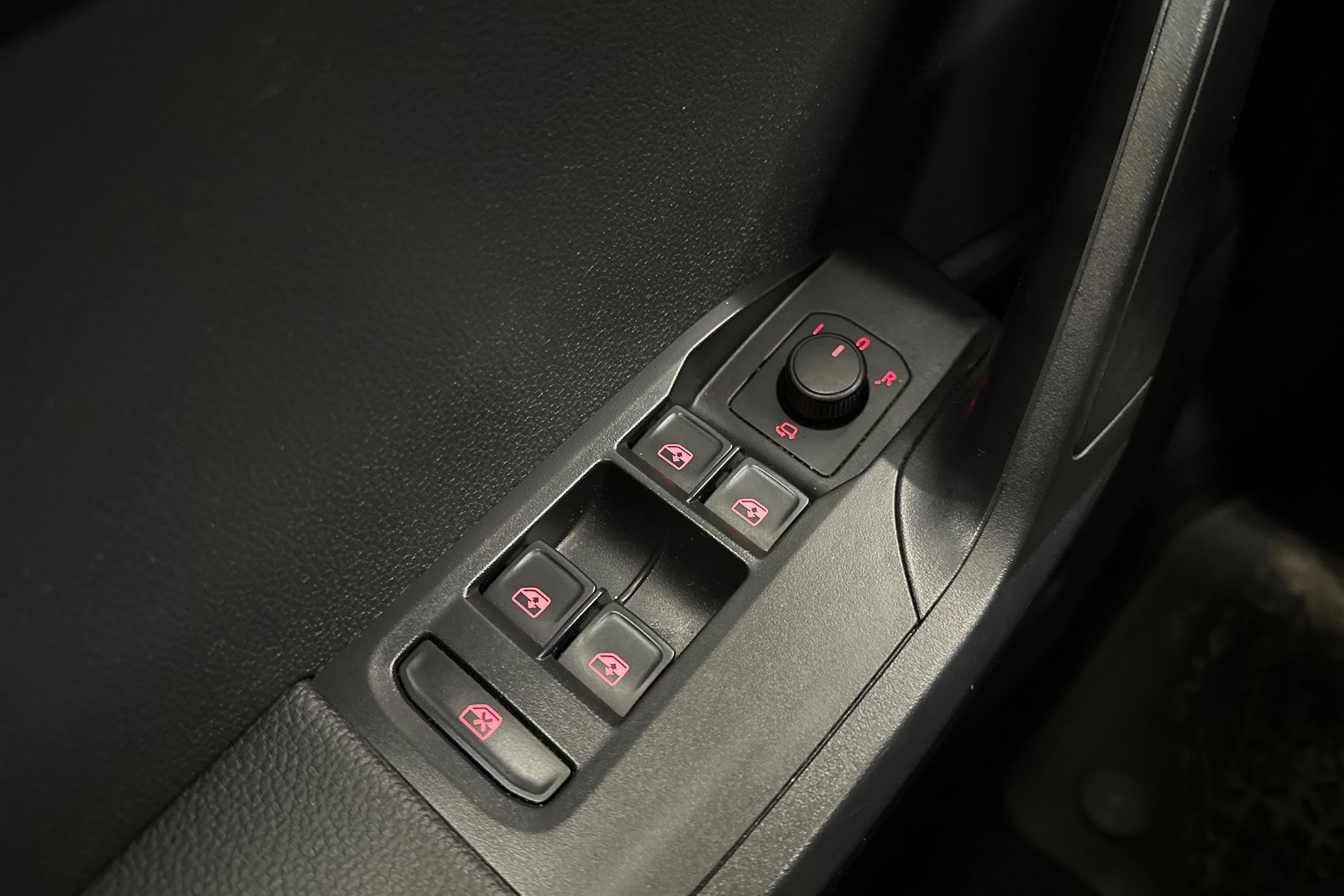 musta SEAT Arona 2024 kuva 18.