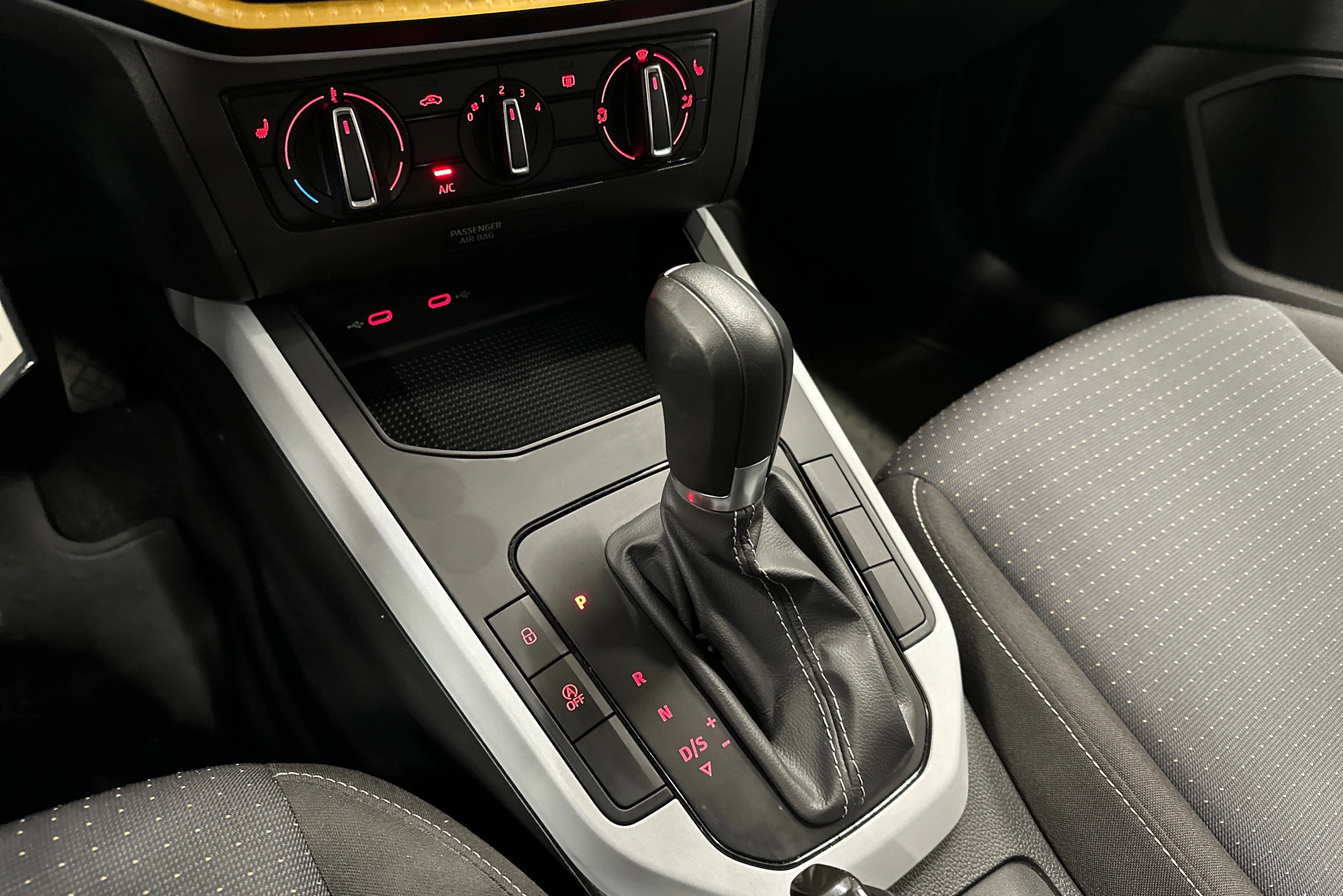 musta SEAT Arona 2024 kuva 22.