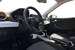 harmaa SEAT Arona 2024 kuva 3.