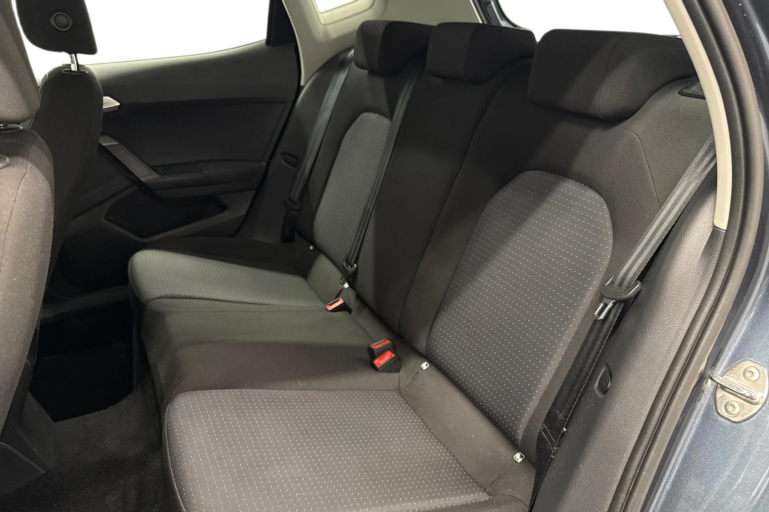 harmaa SEAT Arona 2024 kuva 8.