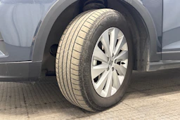 harmaa SEAT Arona 2024 kuva 10.