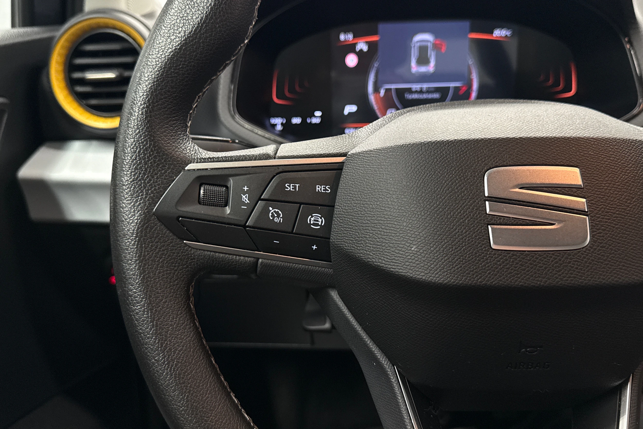 harmaa SEAT Arona 2024 kuva 11.