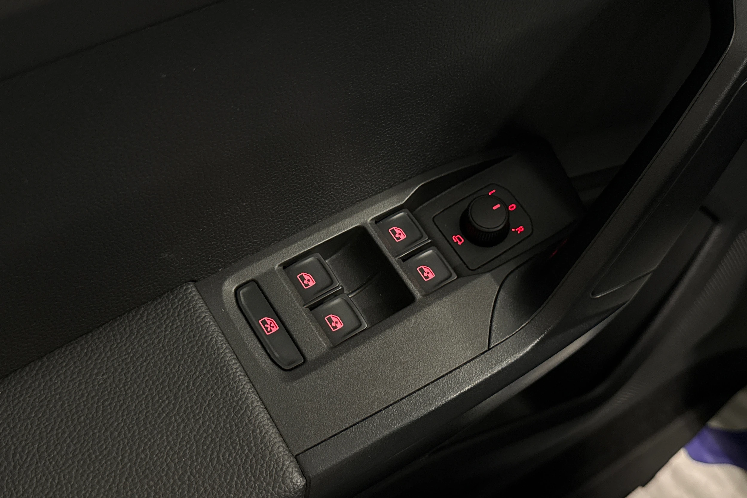 harmaa SEAT Arona 2024 kuva 15.