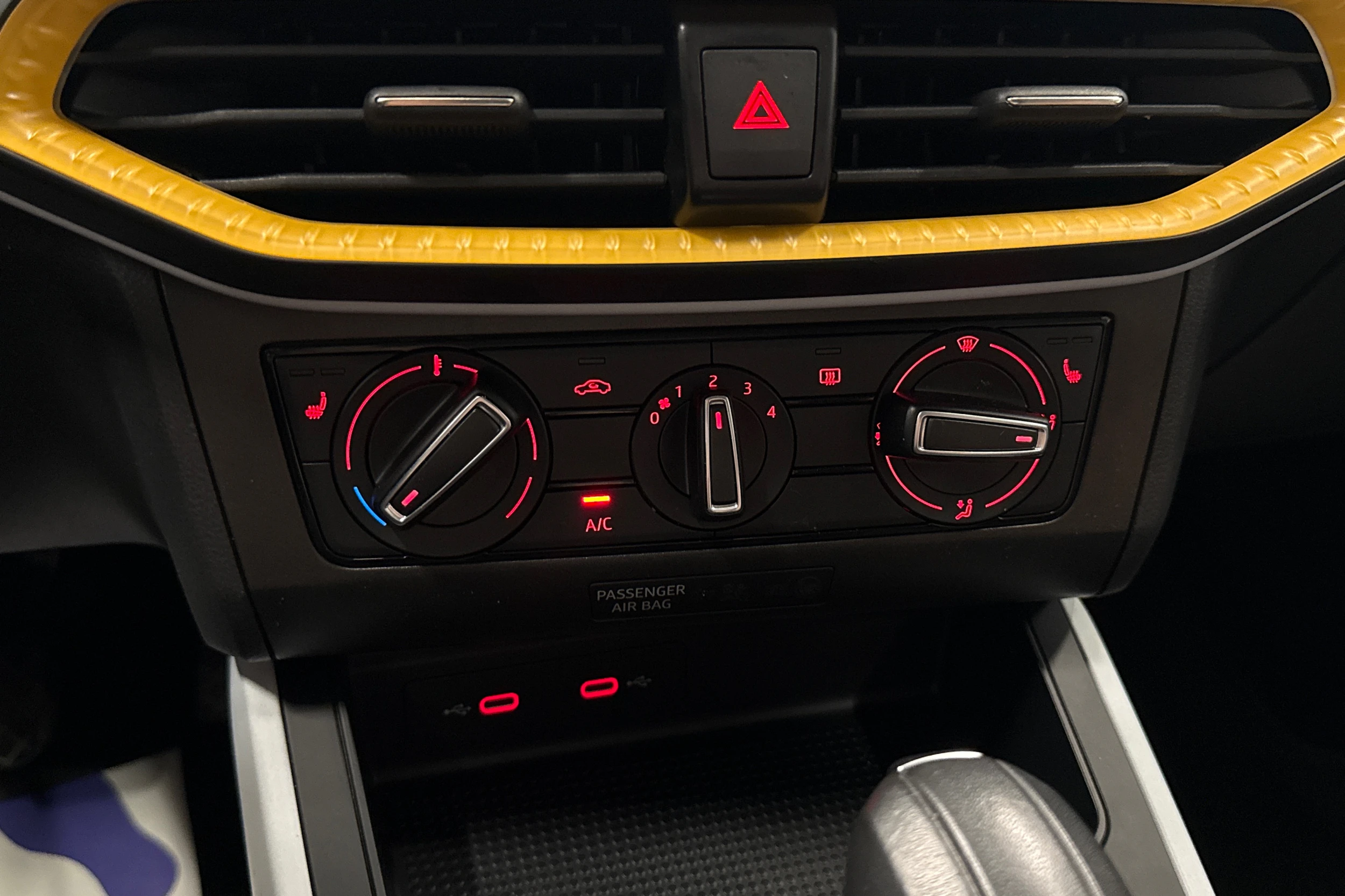 harmaa SEAT Arona 2024 kuva 27.