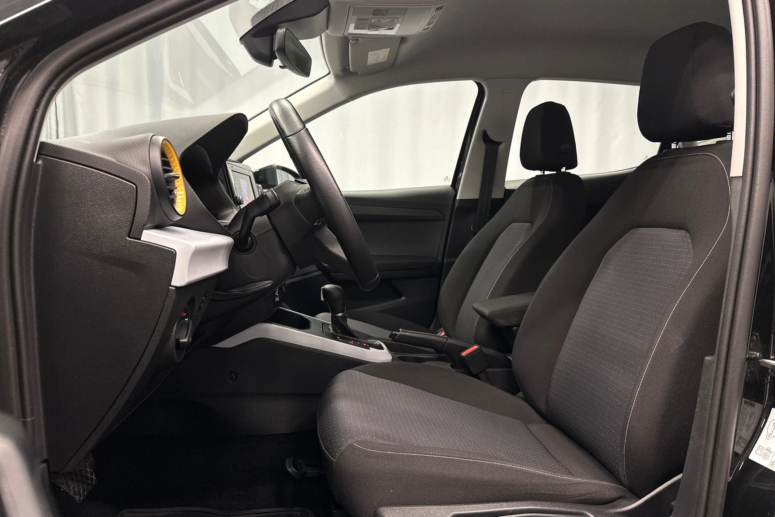 musta SEAT Arona 2024 kuva 12.