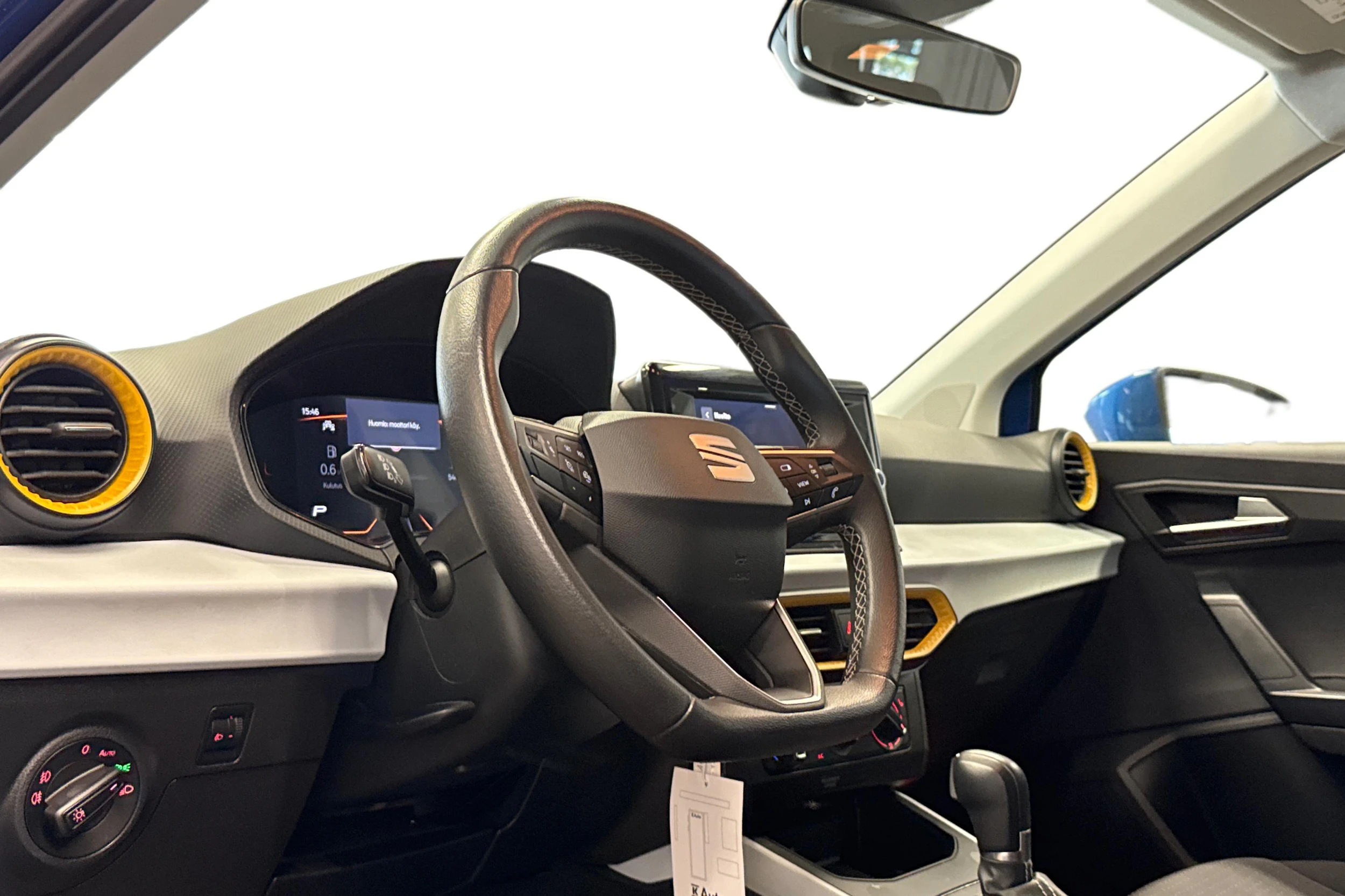 sininen SEAT Arona 2024 kuva 3.