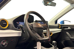 sininen SEAT Arona 2024 kuva 3.