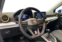 sininen SEAT Arona 2024 kuva 3.